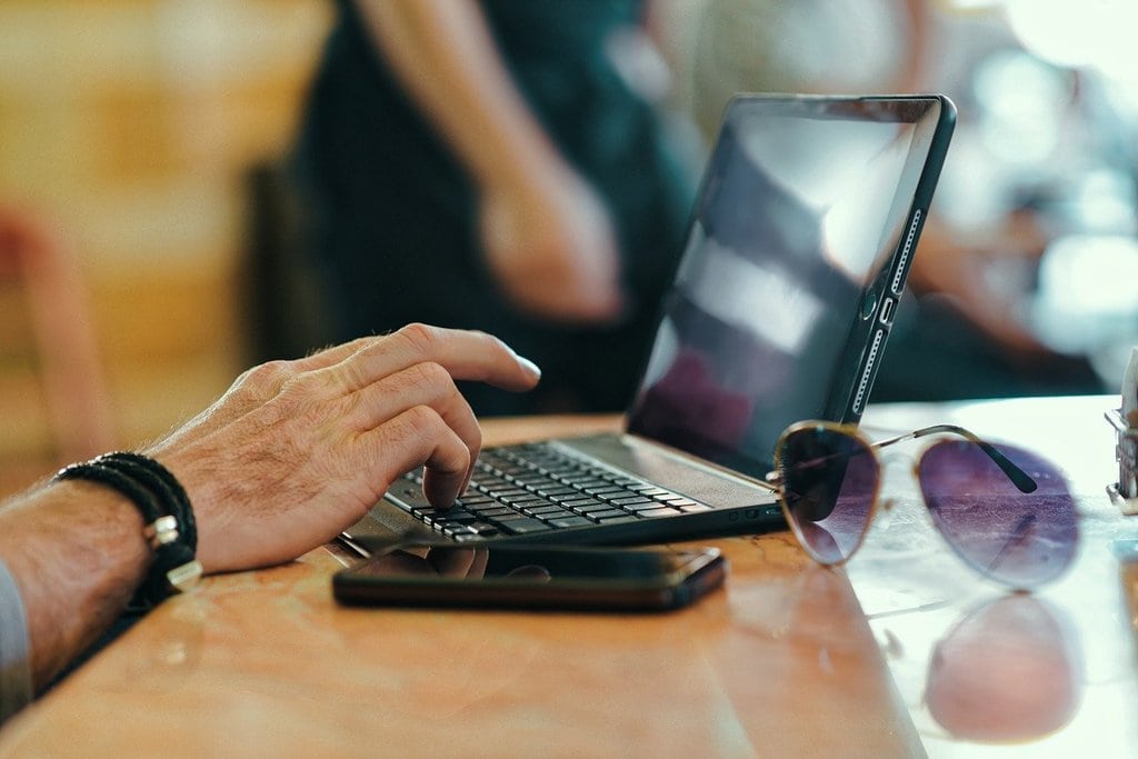 Pourquoi choisir un assistant virtuel francophone ?