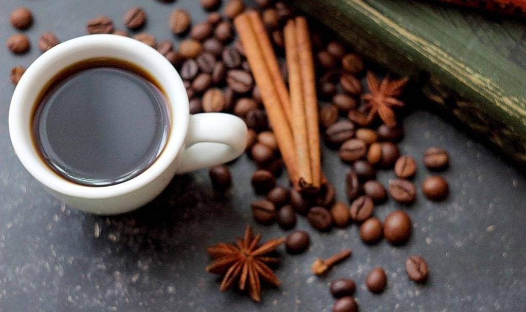 Comprendre l'importance des pauses-café dans le milieu professionnel